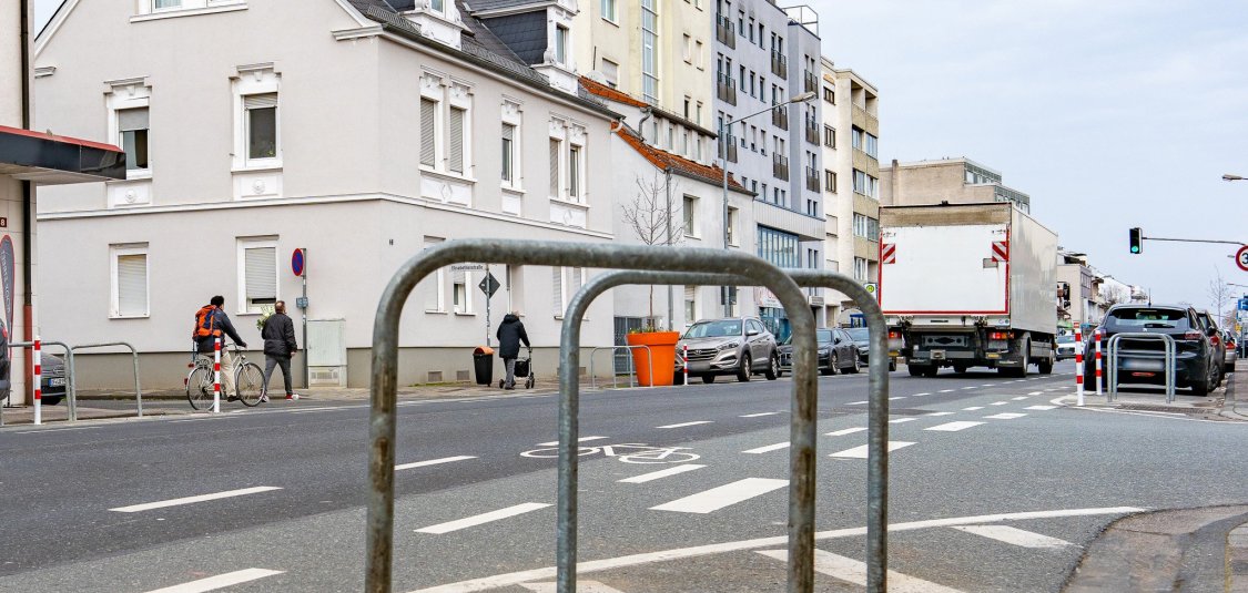 Radverkehr: Neue Radparker Entlang Der Frankfurter Straße 